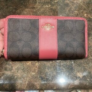 Coach Signature Brown and Mauve Long Zip Accordian Wallet 2017 $268 Retail